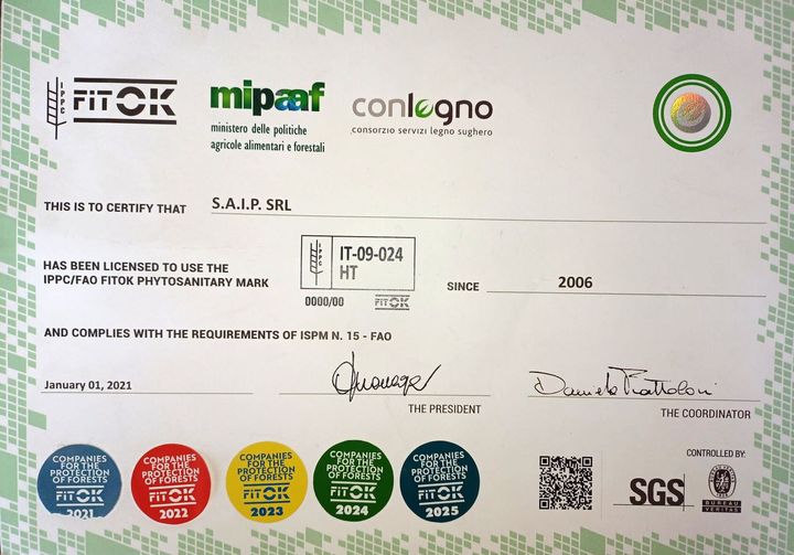 Certificato con loghi e timbri ufficiali su sfondo bianco, che mostra un documento di verifica SGS.