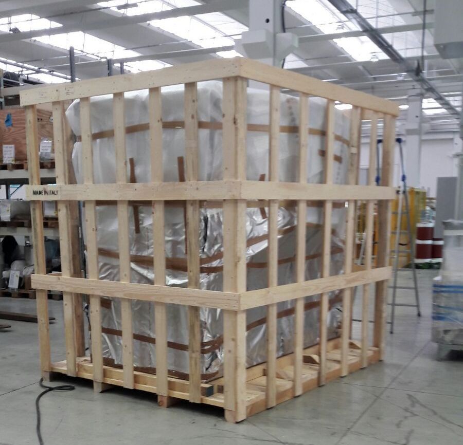 gabbia e cassa in legno