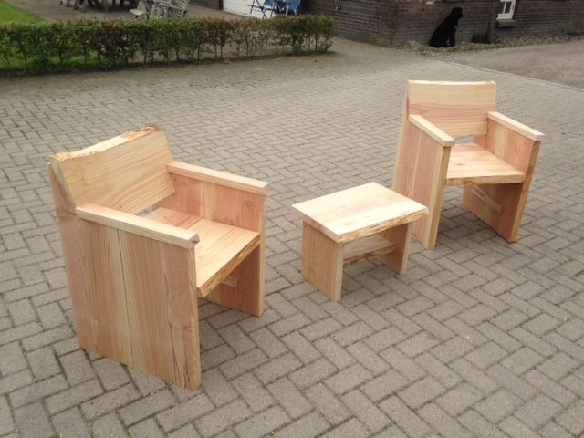 Set van 2 stoelen en een tafel