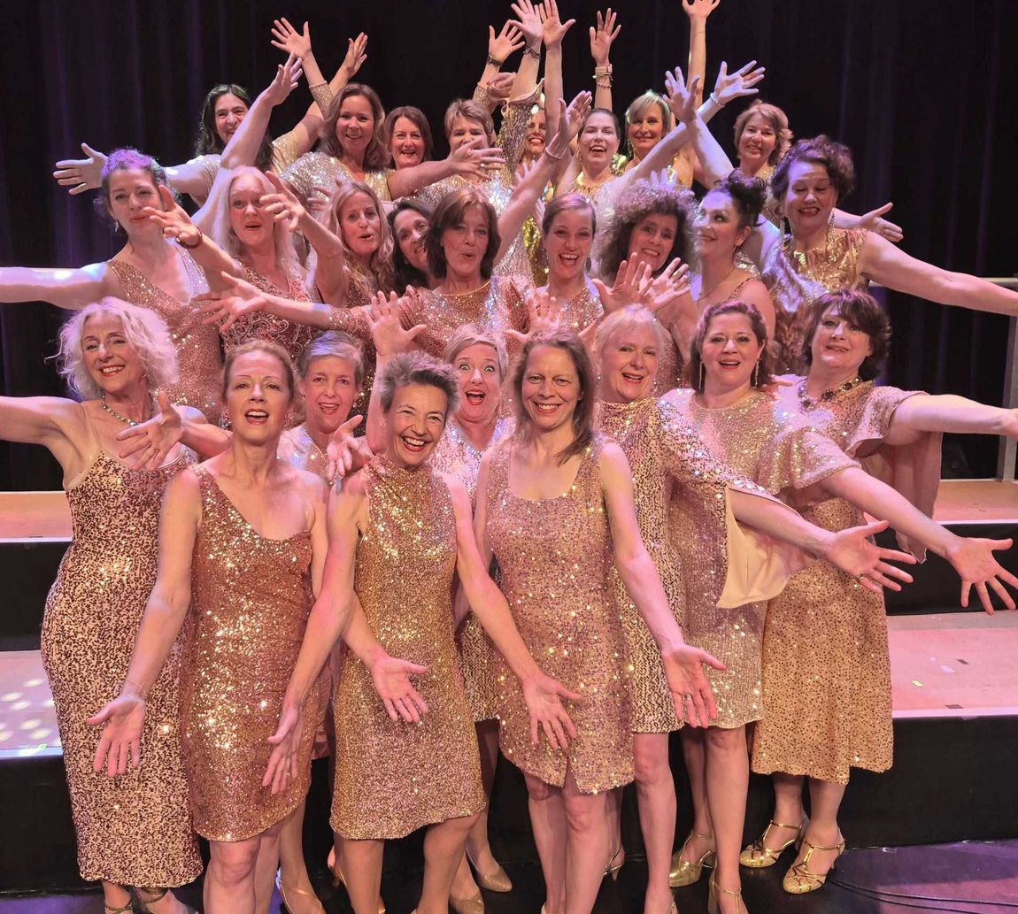 Goldkleider, Der Damenlikörchor aus Hamburg. 