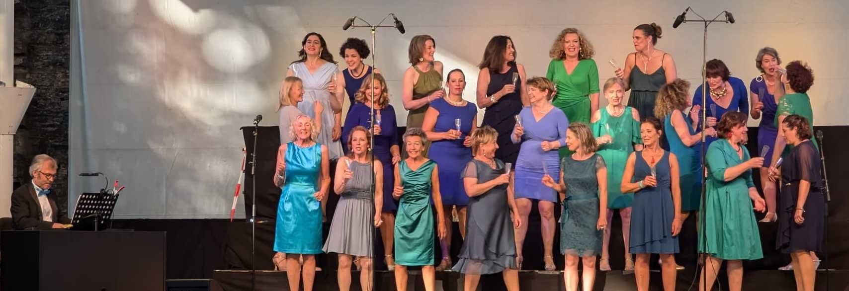 damenlikoerchor, Der Damenlikörchor aus Hamburg. 