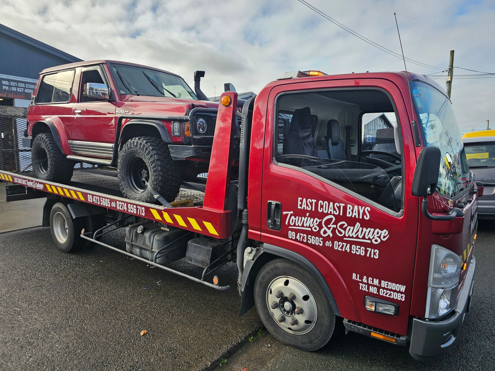 Professionals providing towing services during breakdown
