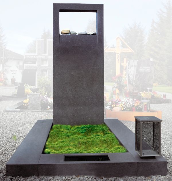 Ein Friedhof mit einem Grabstein und einer Laterne