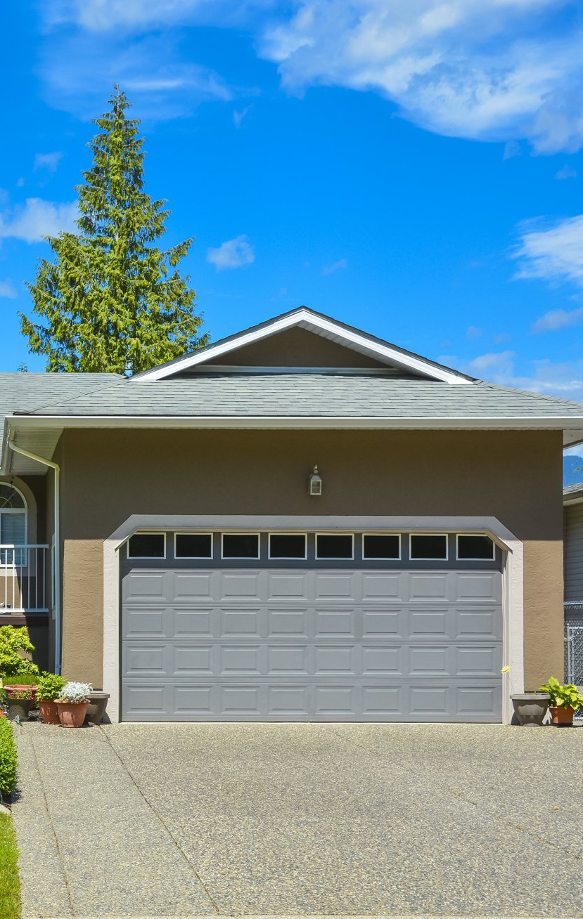 A new garage door in Carol Stream, IL.