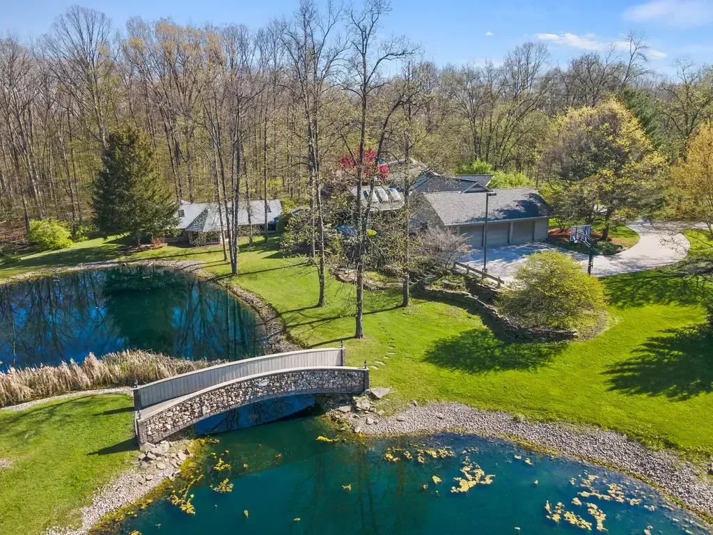 Aerial view of Fort Wayne neighborhood representing MovePro local moving services