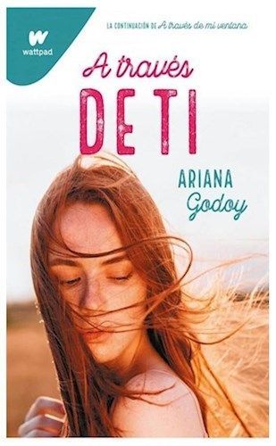 Portada del libro “A través de ti”, de Ariana Godoy, que muestra a una mujer pelirroja en un campo azotado por el viento.