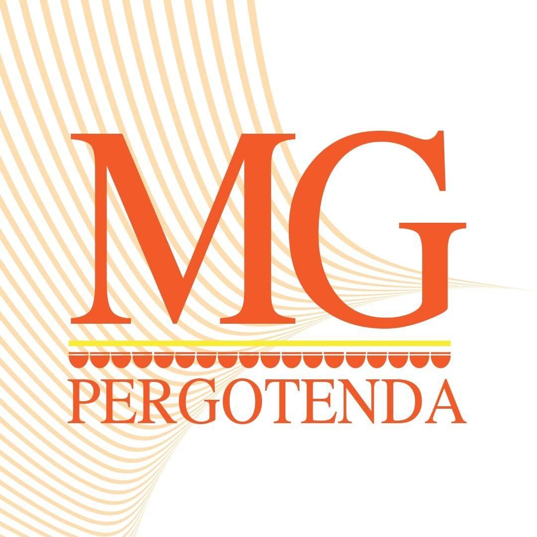Logo MG Pergotenda in lettere serif arancioni con strisce decorative gialle su sfondo bianco.