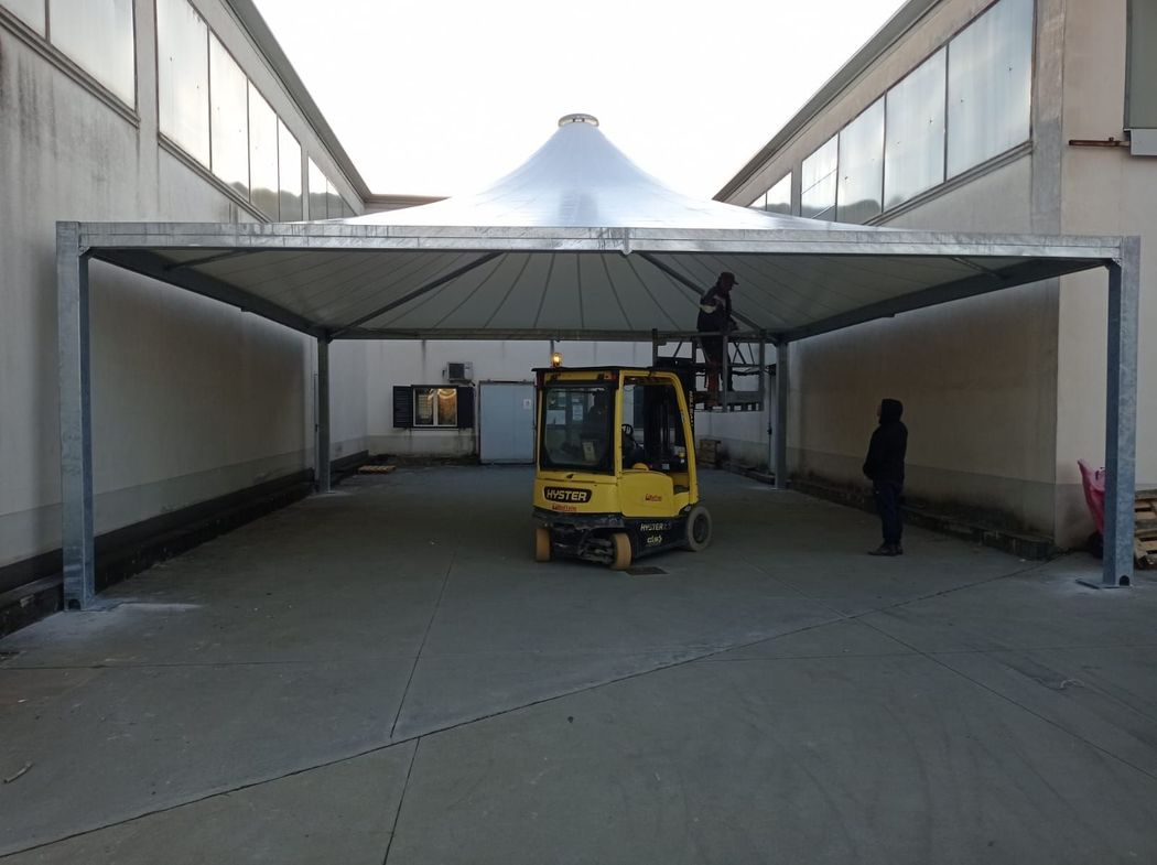 gazebo moderno su terrazza