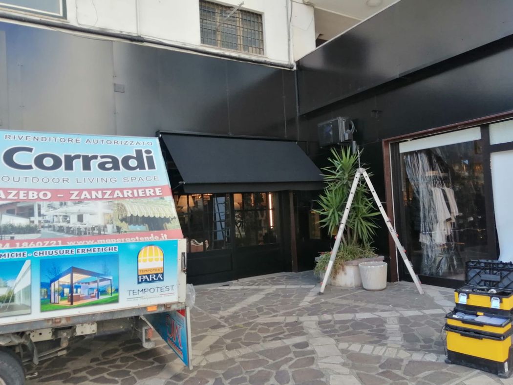 Showroom MG Pergotende con campioni e soluzioni personalizzate
