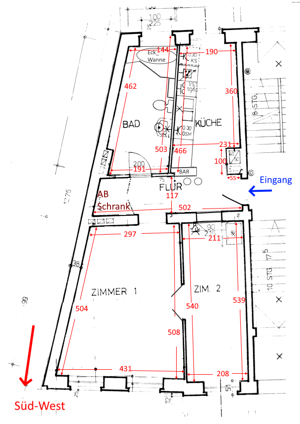 Ein schwarz-weißer Grundriss eines Hauses mit einem roten Pfeil, der nach Südwesten zeigt.