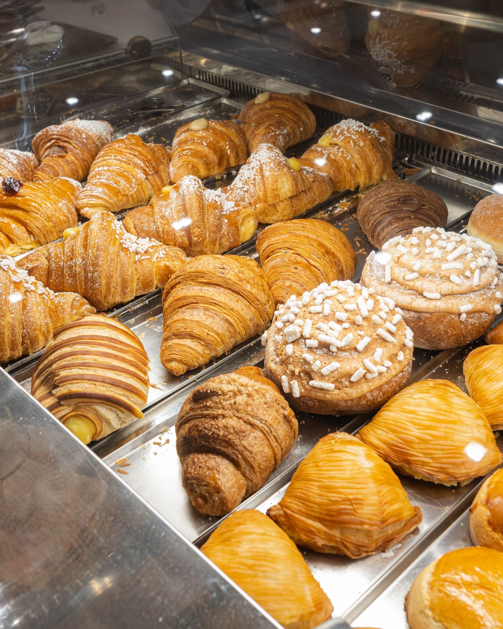 vetrina brioches e craffe