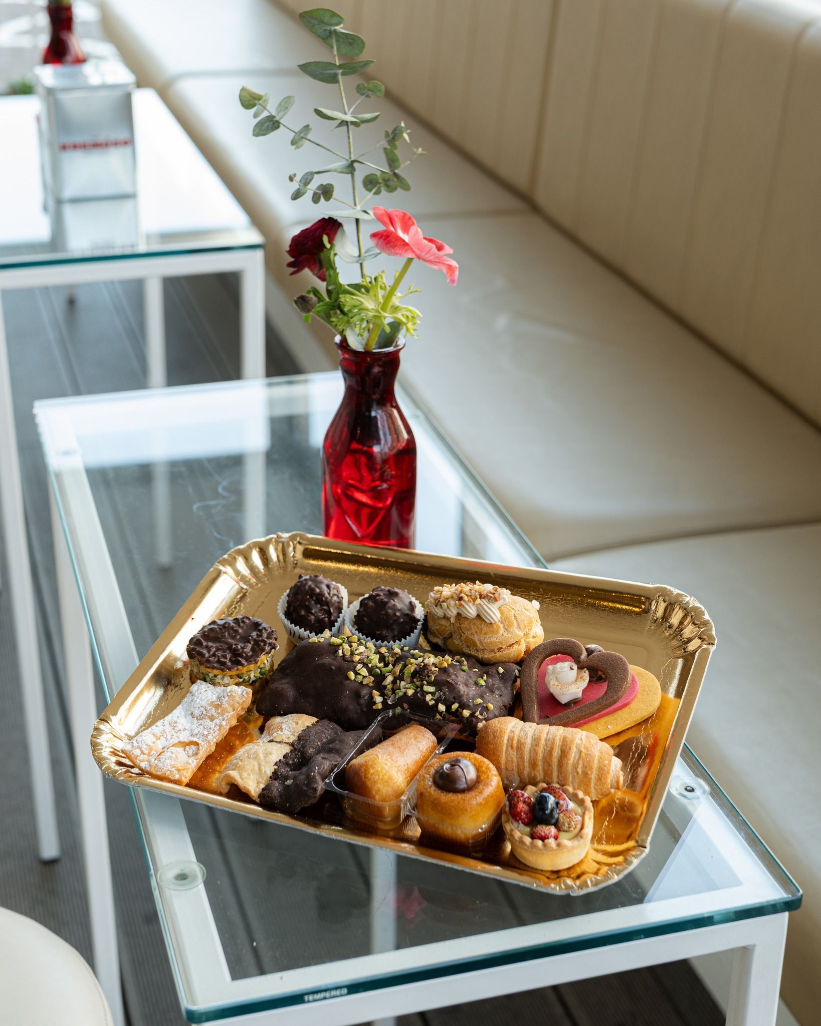 vassoio di biscotti e pasticcini