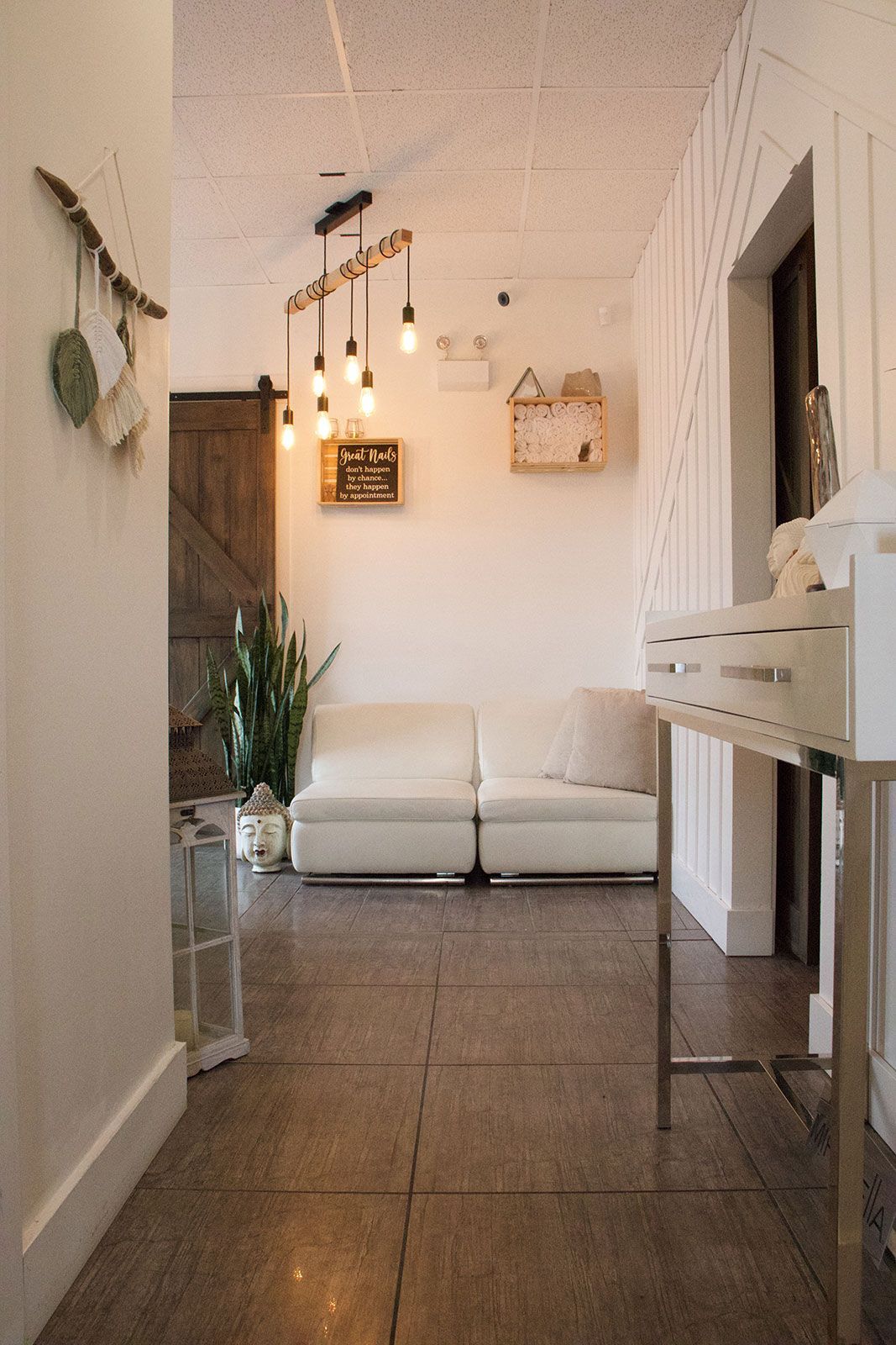 Spa lounging chairs and fancy decor