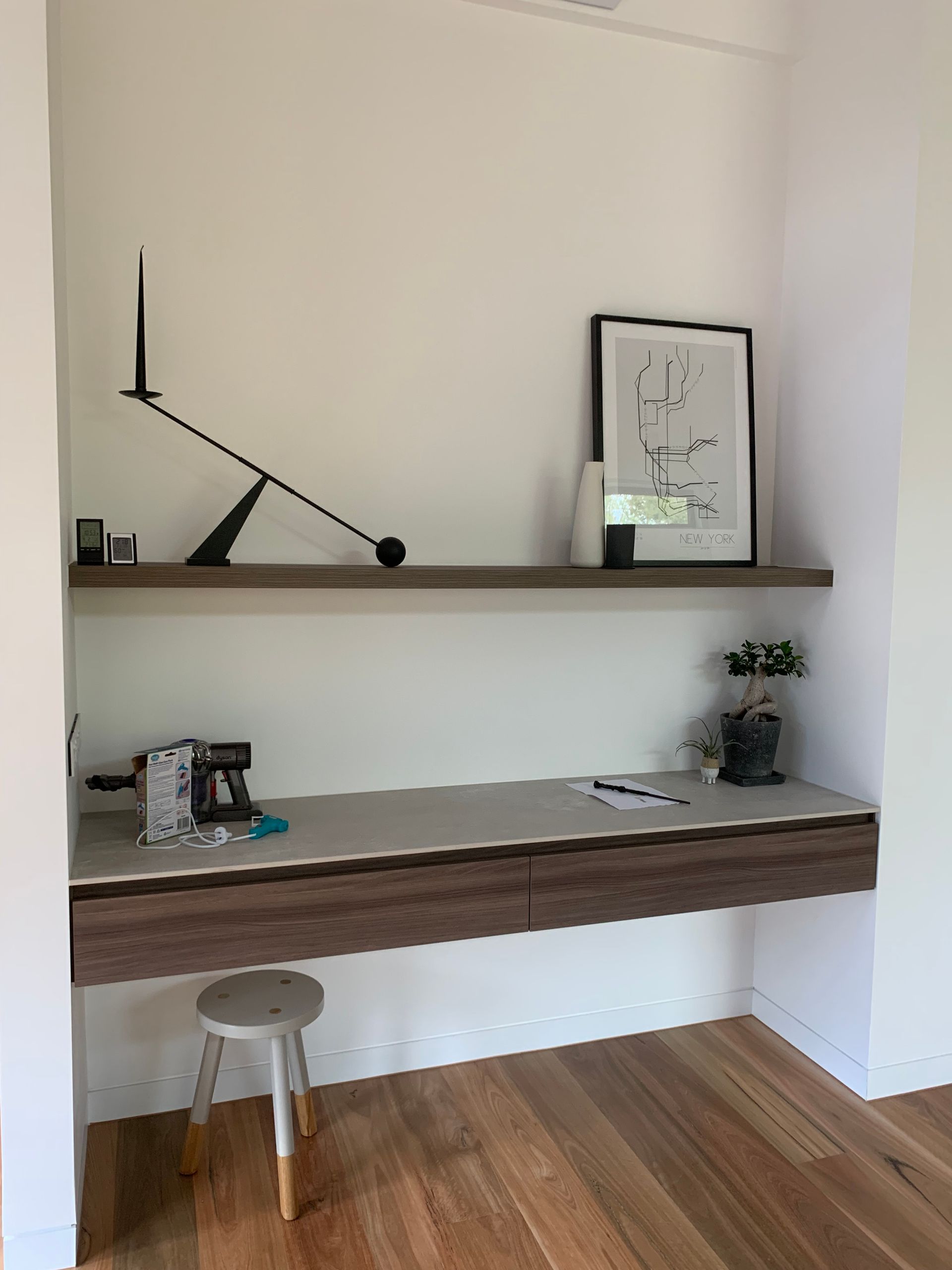 Cabinet shelf