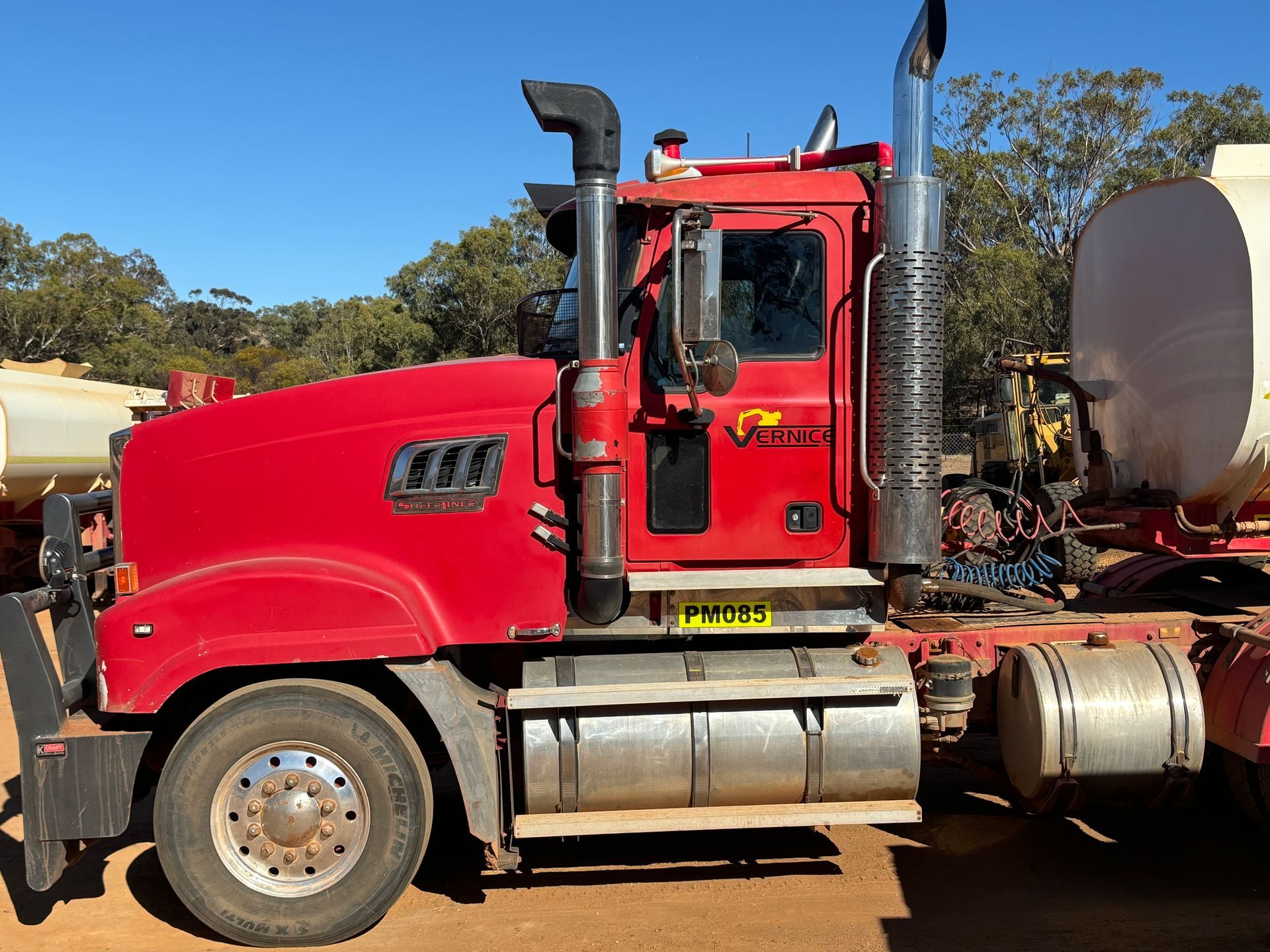 Mack Superliner (Red) (2006)