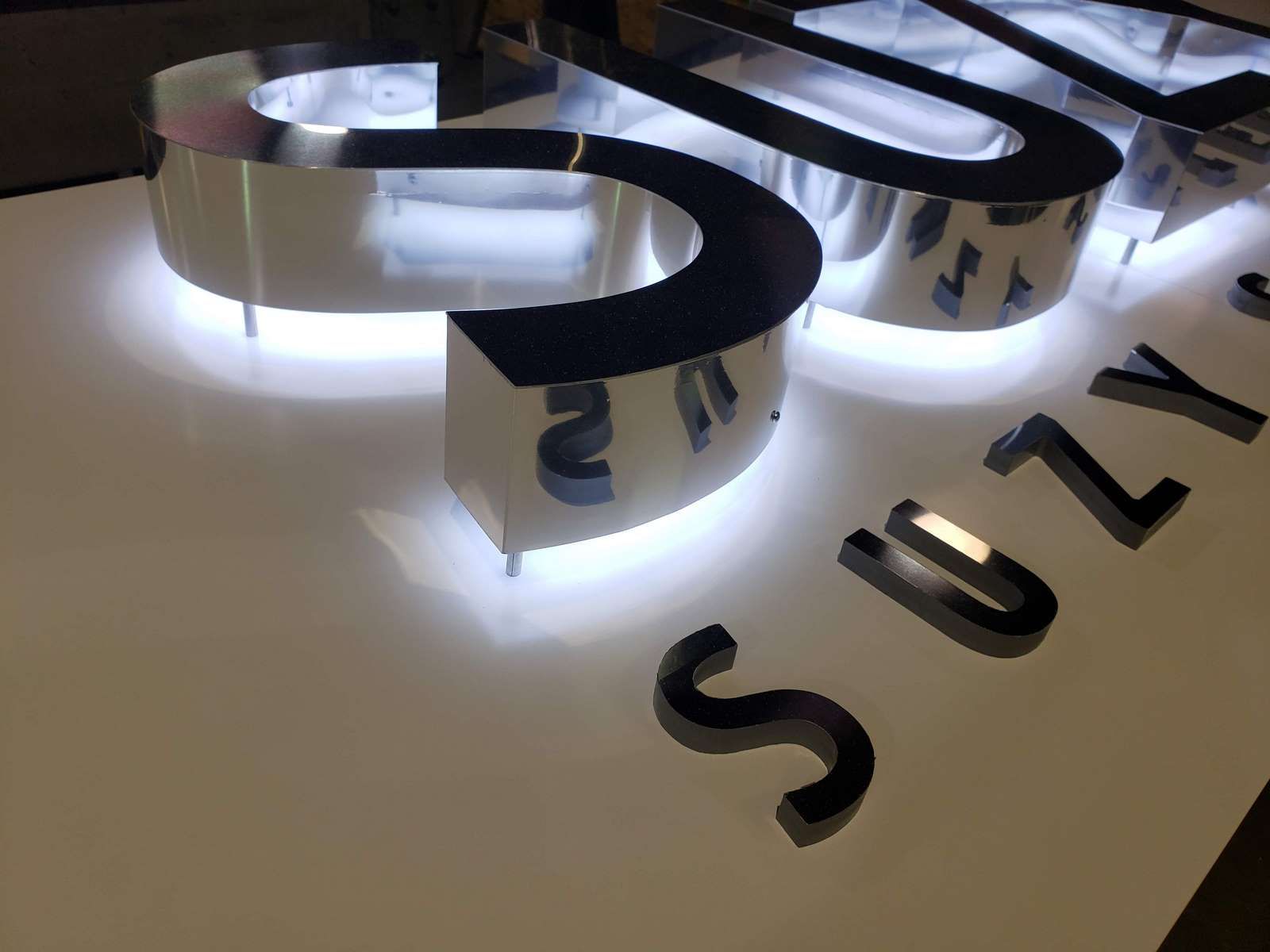 reverse halo sign supplier, wholesale sign suppliers