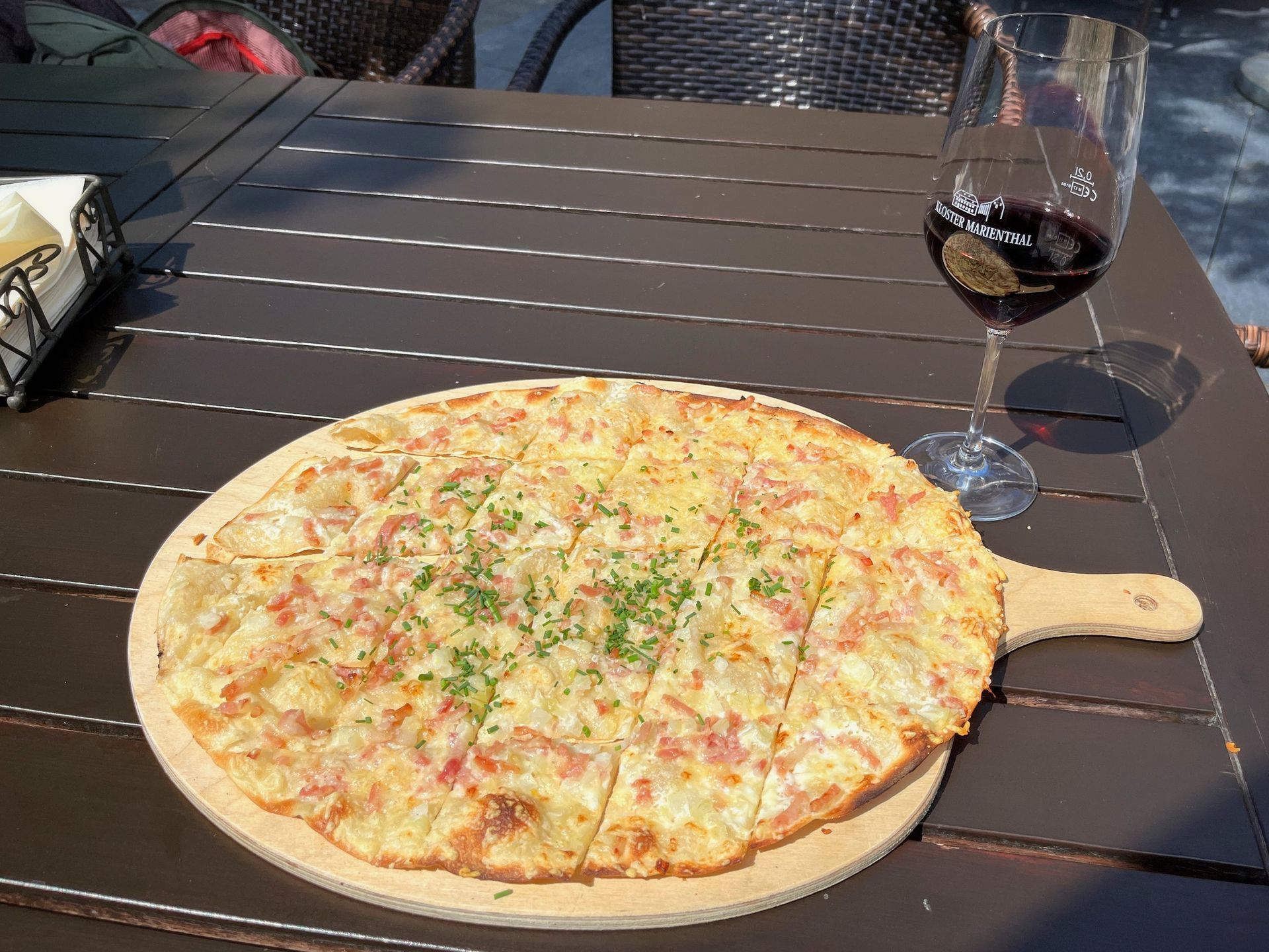flammkuchen with wine