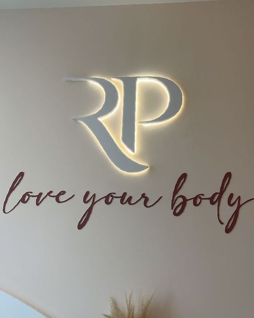 RP Rosy Paolillo love your body logo muro