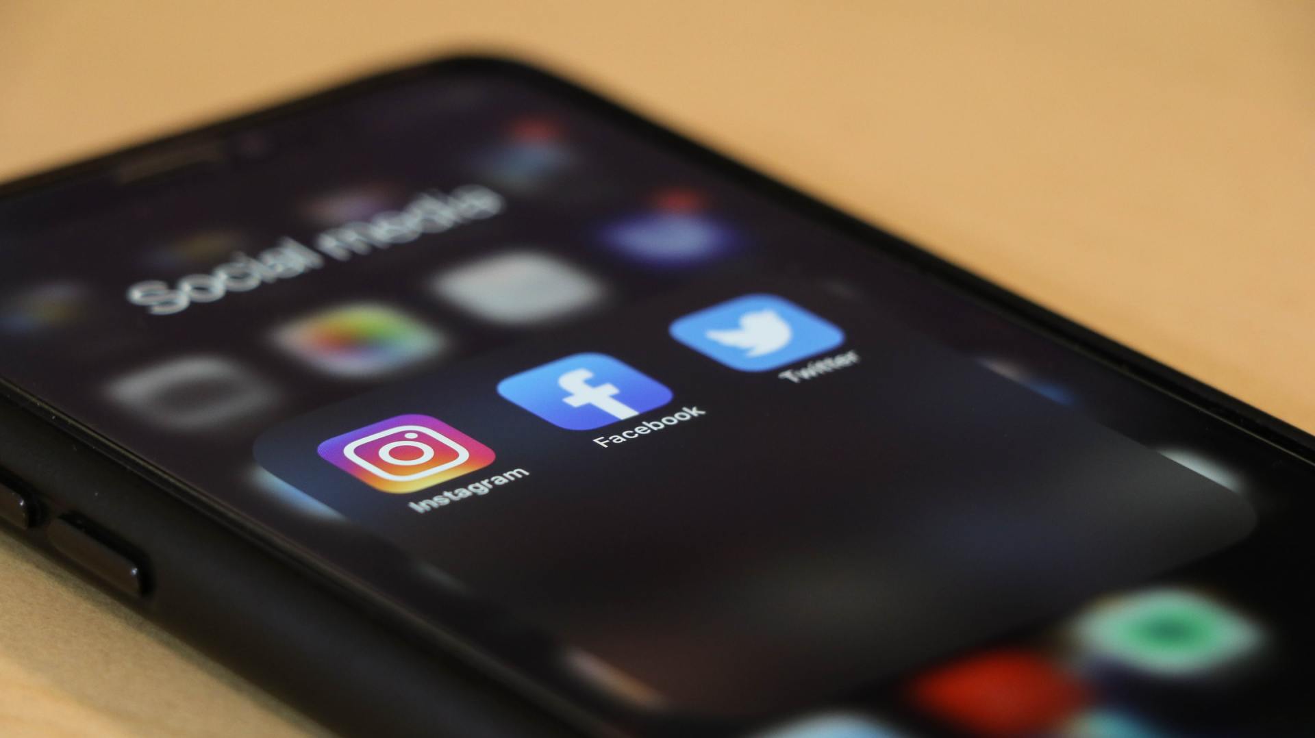 Mobile social media advertising including facebook and instagram ads