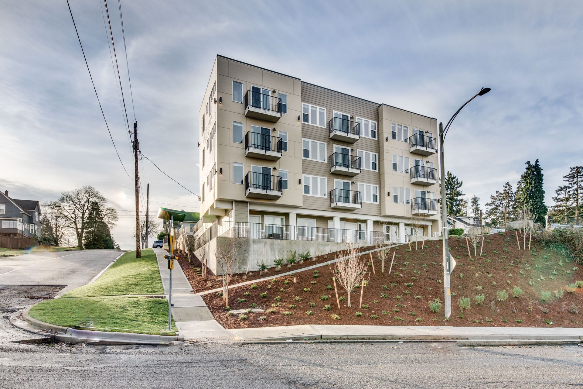 Overlook Apartments, Tacoma, Washington - Modern / 1, 2, 3 Bedroom 1, 2 Bathroom / City Views