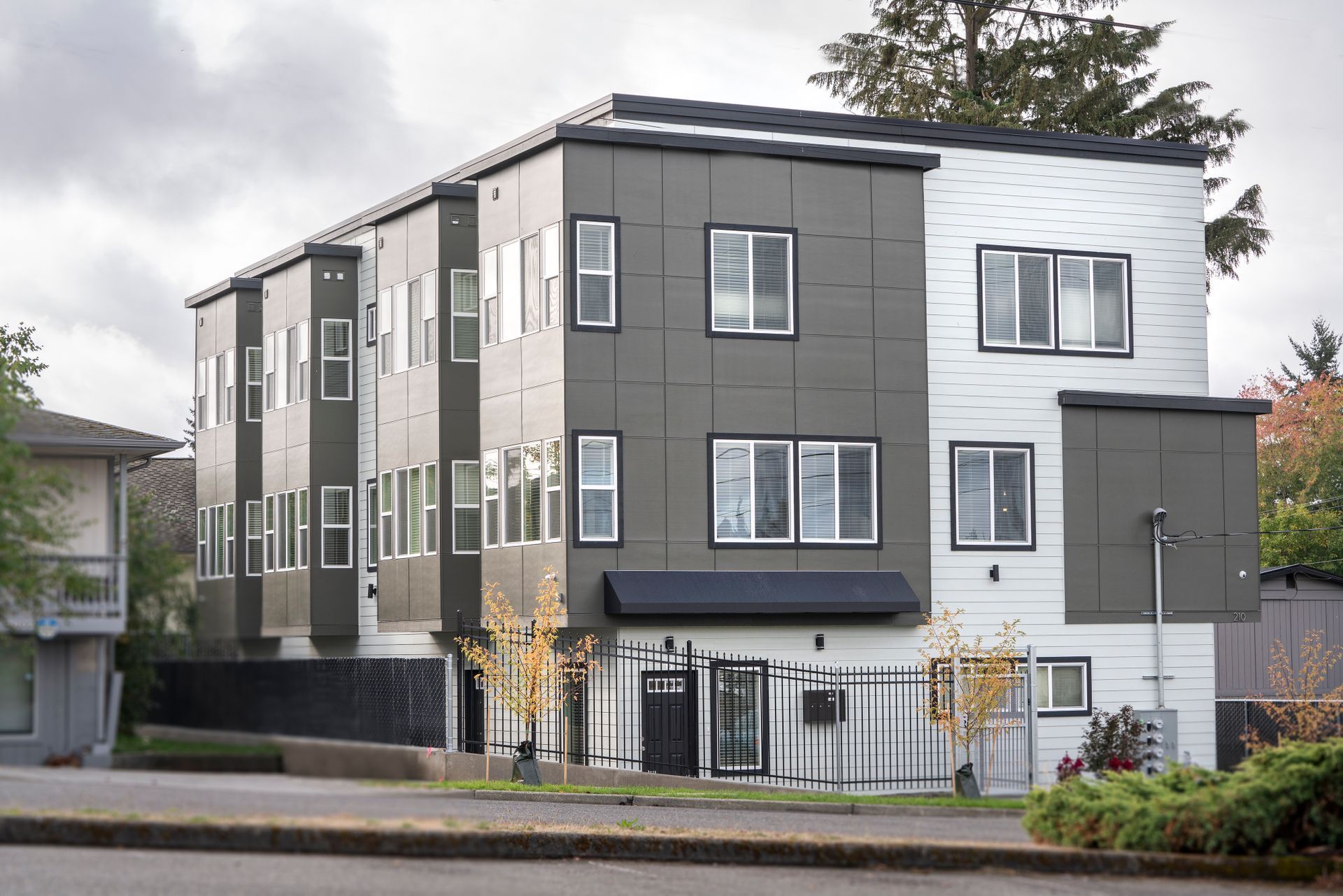 The Two Ten Townhomes, Tacoma, Washington - Modern / 2 Bedroom 2 Bathroom / Garage