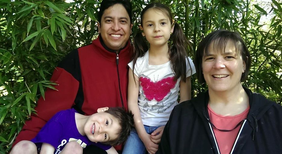 A Seattle lover and long-term resident doing the right thing! Tomas A. Rojo with his family