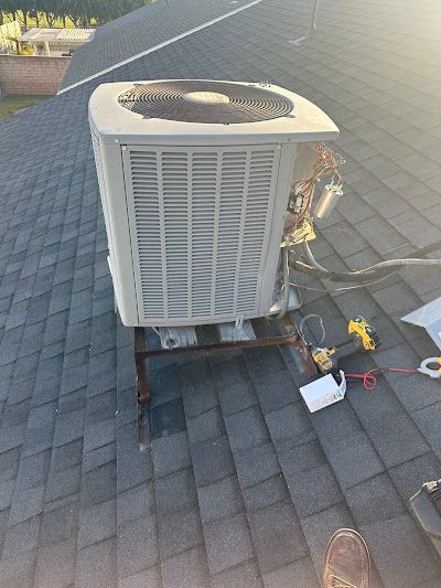 Tip of the Spear HVAC | a large air conditioner is sitting on top of a roof.