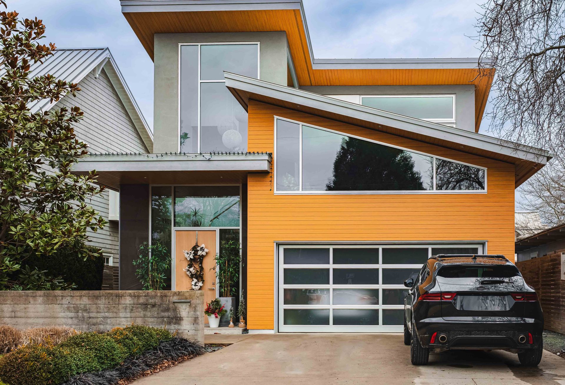 New big custom-made luxury house.