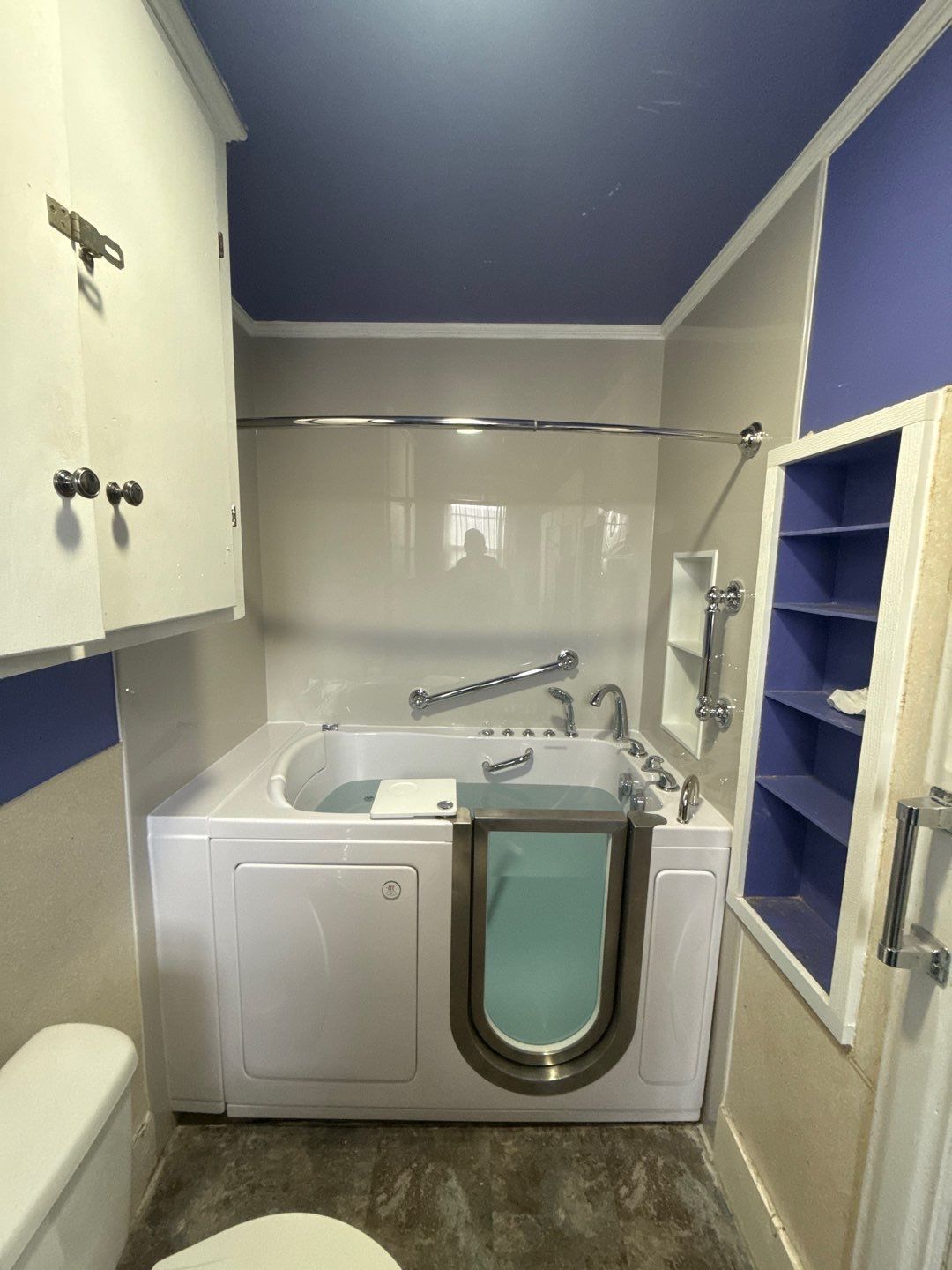 Deluxe Walk-In Tub with Dual Drain Technology