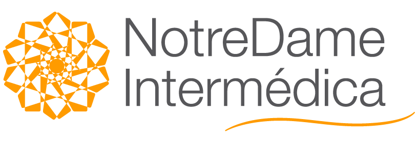 Logotipo da NotreDame Intermédica com emblema geométrico laranja e texto cinza sobre fundo branco.