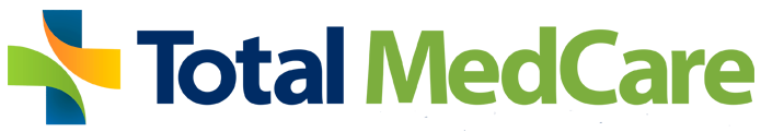 Logotipo da Total MedCare com ícone de cruz azul, verde e amarela e texto em azul marinho.