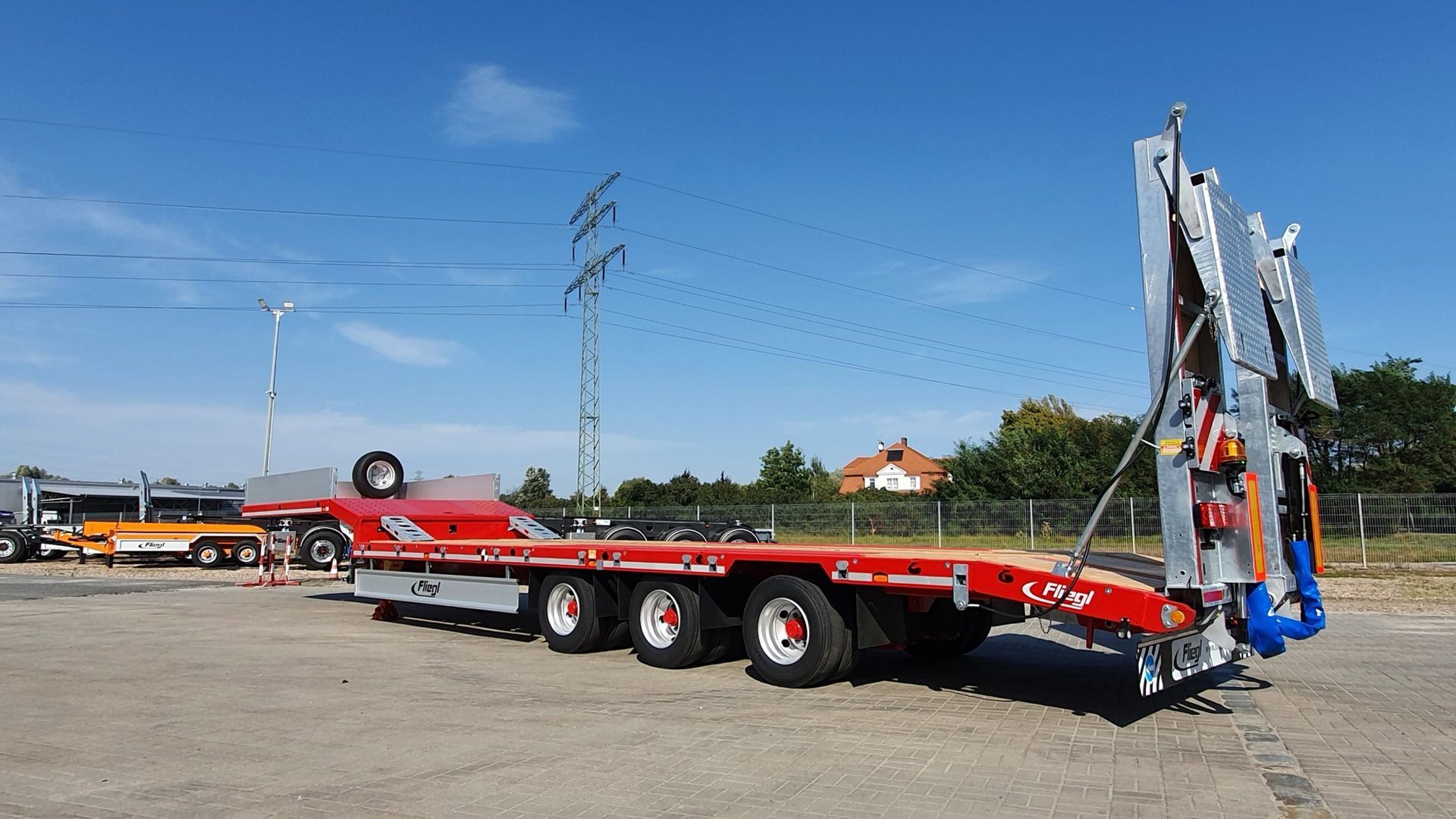 Fliegl TSK 118 trijų krypčių savivartės priekaba su įvažiavimo takeliais