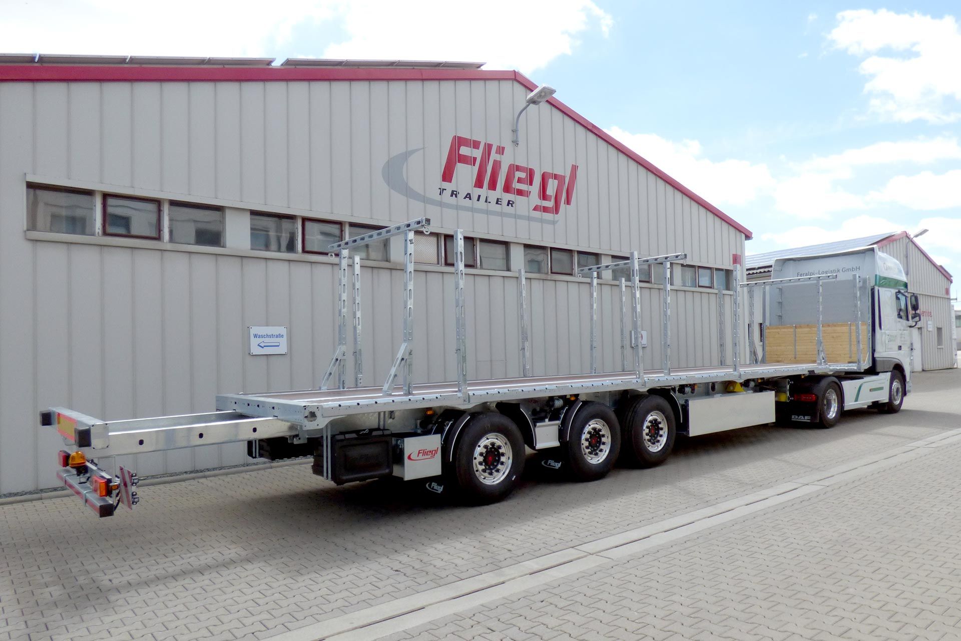 Fliegl puspriekabės statybinių medžiagų transportavimui