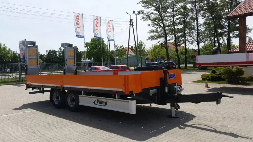Statybinė priekaba TPS 118 statybinei mašinai transportuoti