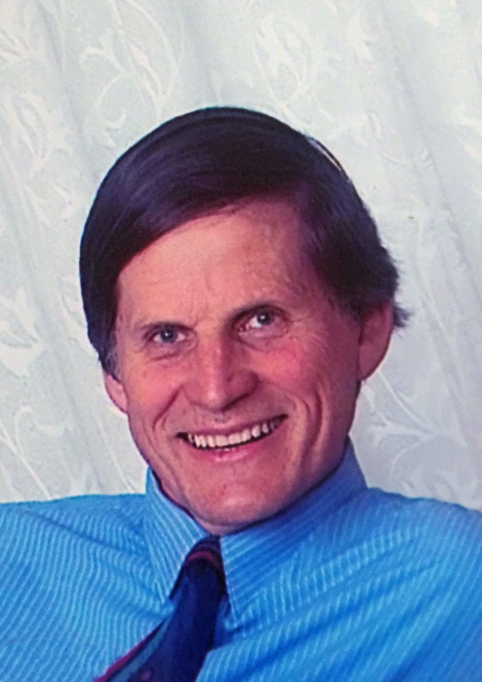 Victor Rullis Logo