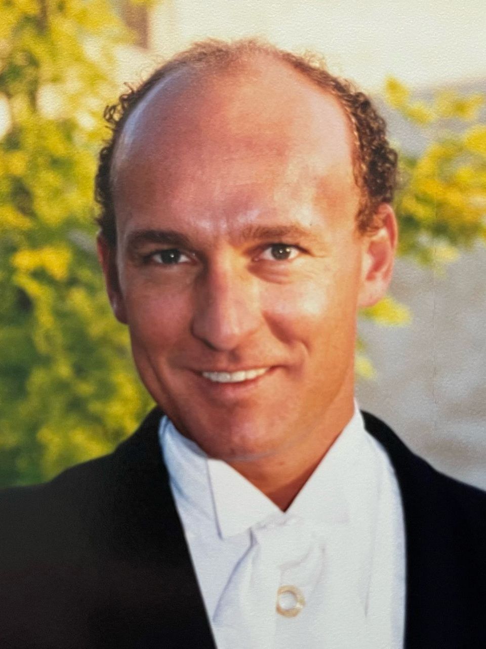 Victor Rullis Logo