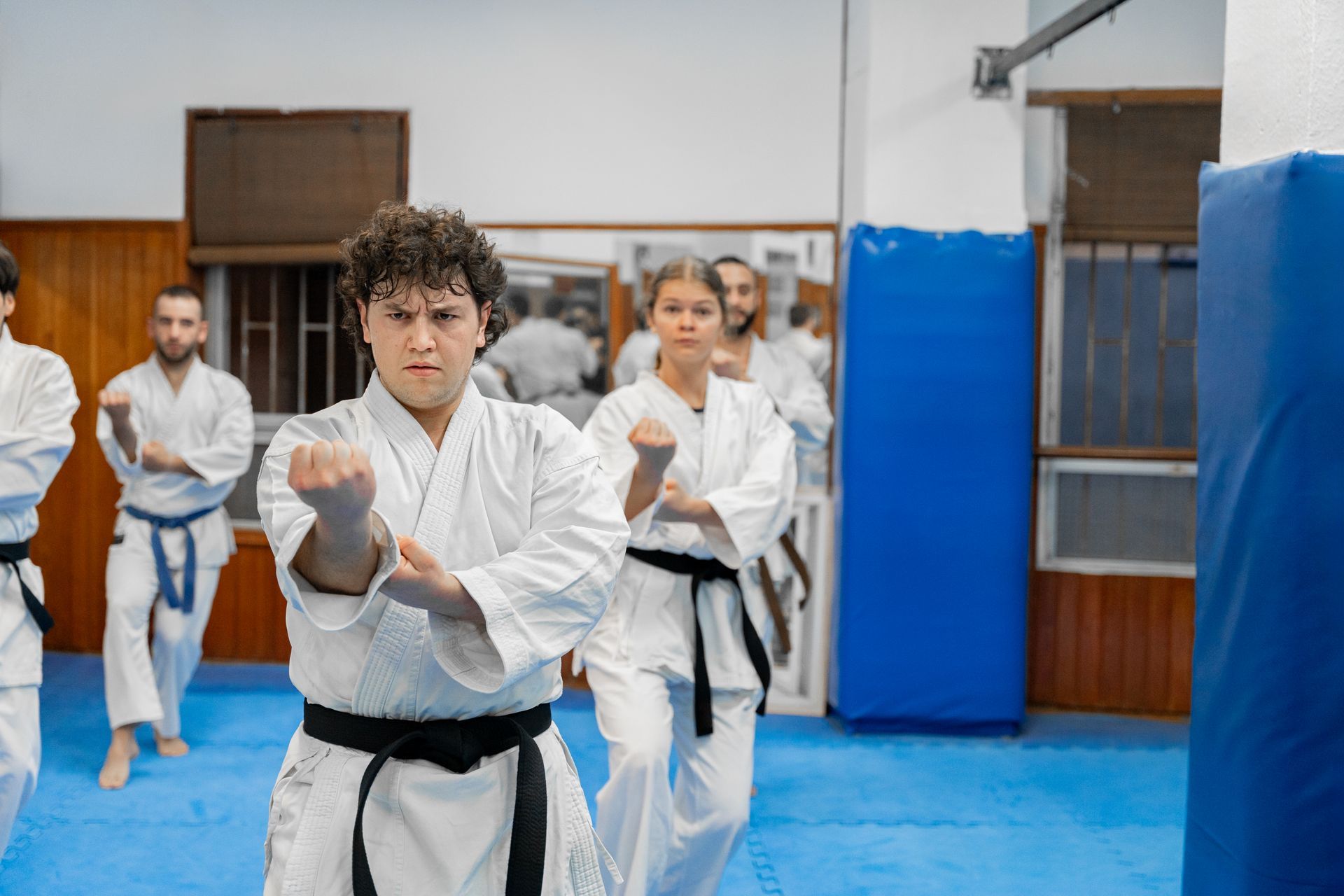 karate-students-training-together-in-dojo-practic-2026-01-09-10-38-46-utc.jpg