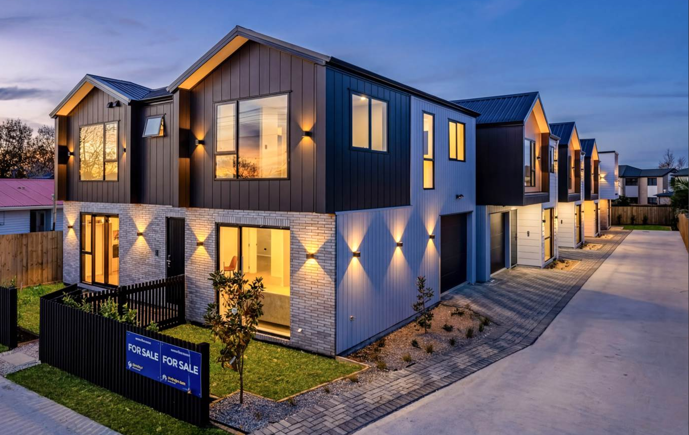Modern 3 level townhouse in a multi-unit residential development, Auckland