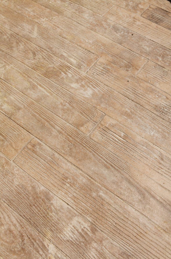 Closeup picture of stamped concrete. The design is of a wood texture.