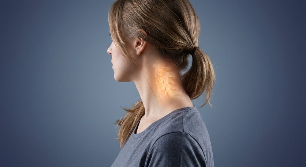 Comparison concept of cervicogenic headache originating in the neck versus migraine