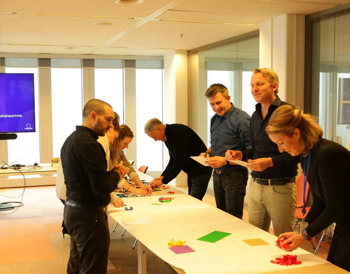 Mensen in een workshop