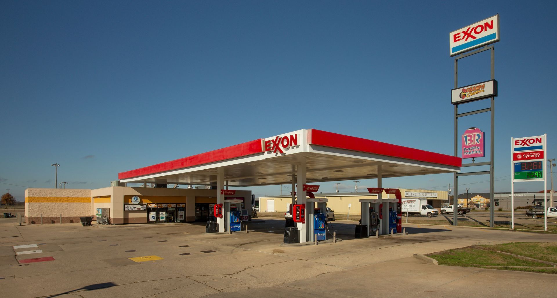 A red and white gas station with the word erron on it