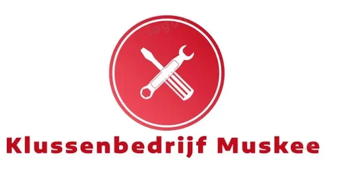 Logo for Klussenbedrijf Muskee with red circular wrench and screwdriver icon