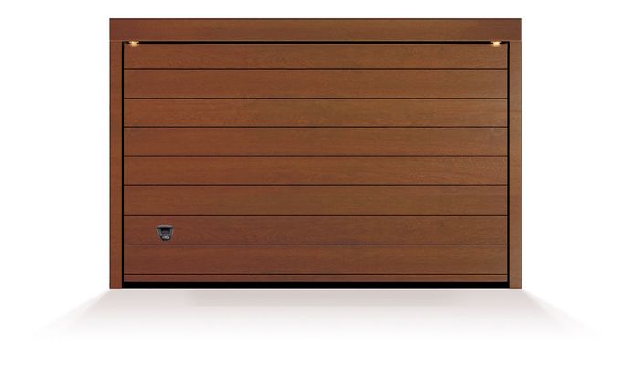 Hardware del server di rete con cavi collegati.