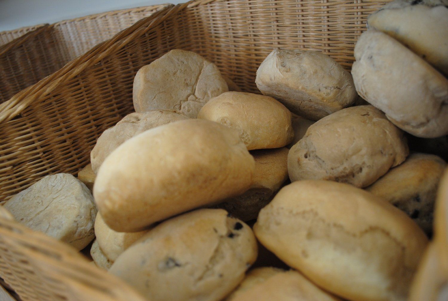 Cestino di panini e focaccine assortiti