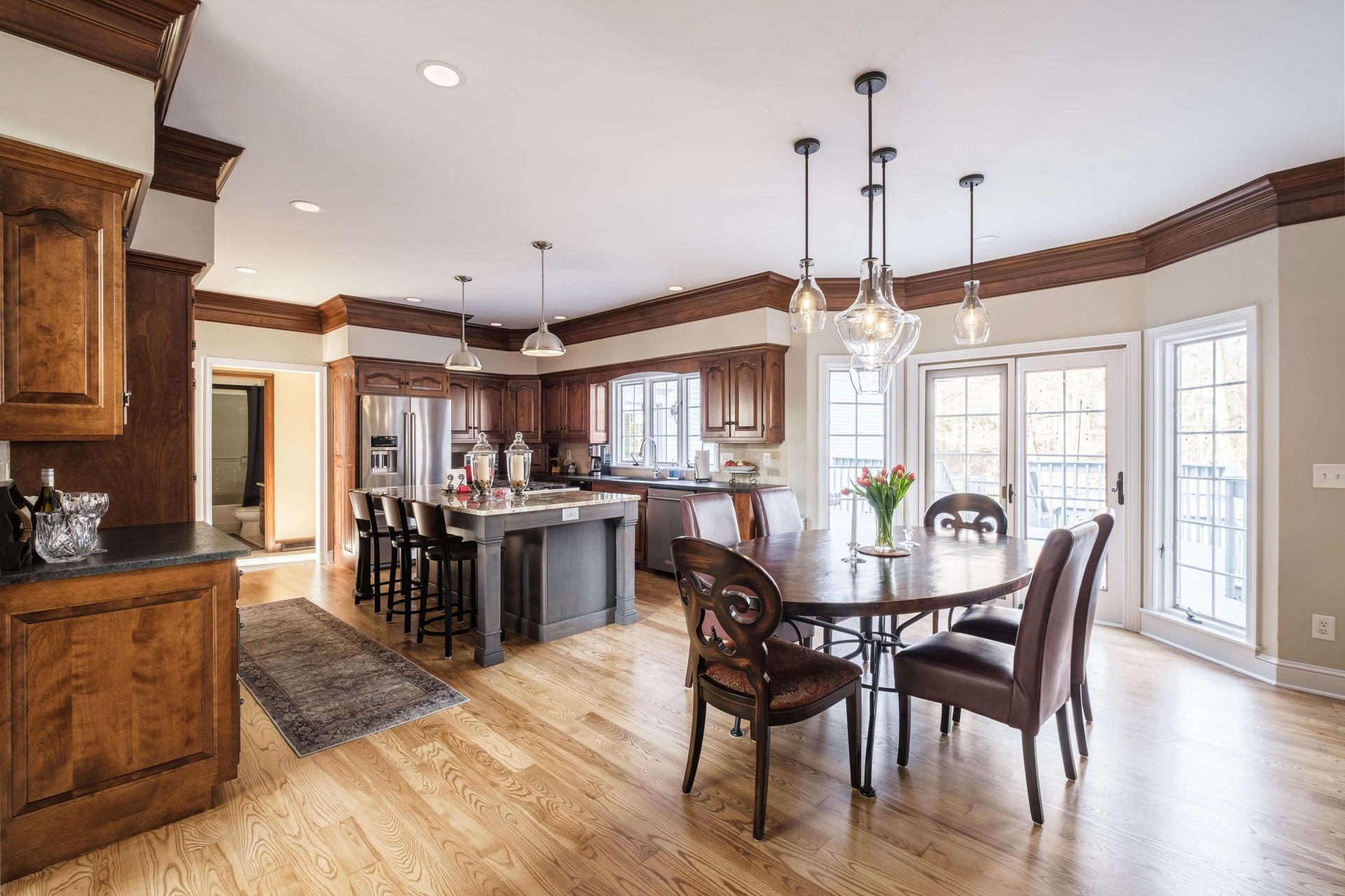 There is a dining table and chairs in the middle of the room.