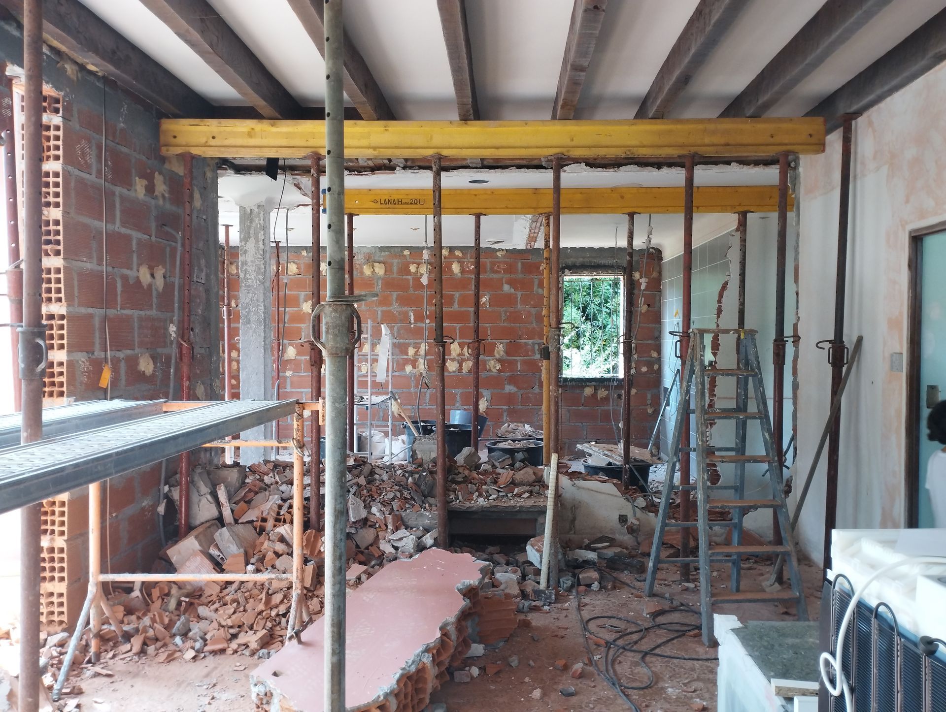 phase de travaux, démolition et pose de l'ipm