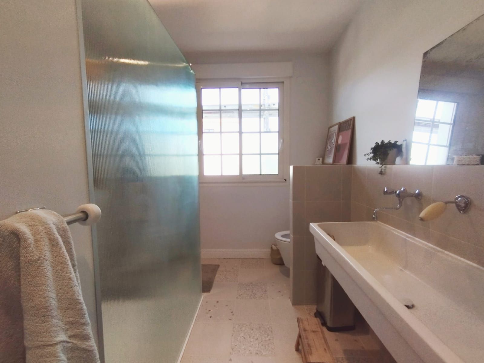 Salle de bain claire ambiance beach house