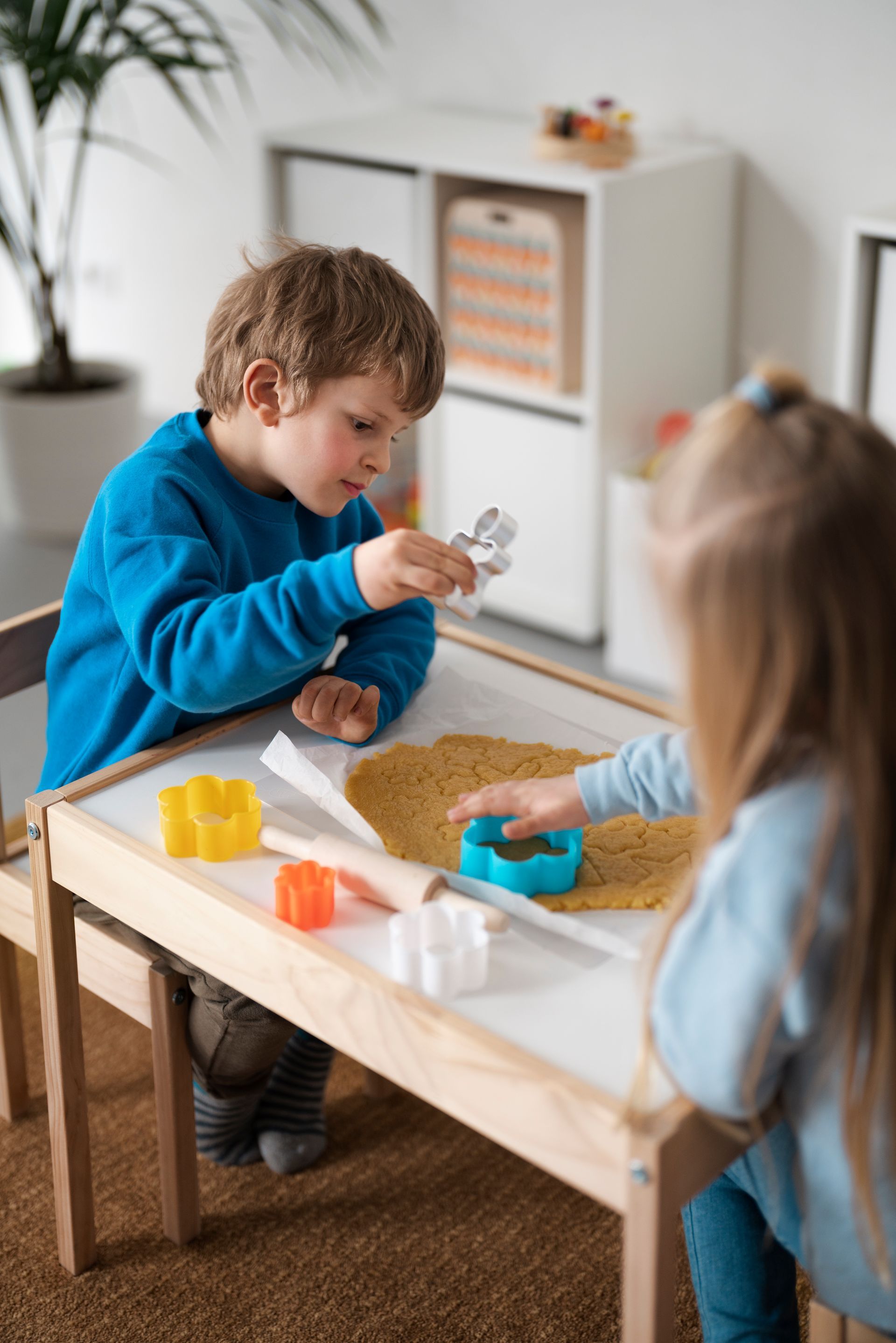 An RBT and a child are playing with blocks on the floor during an in-home aba therapy session