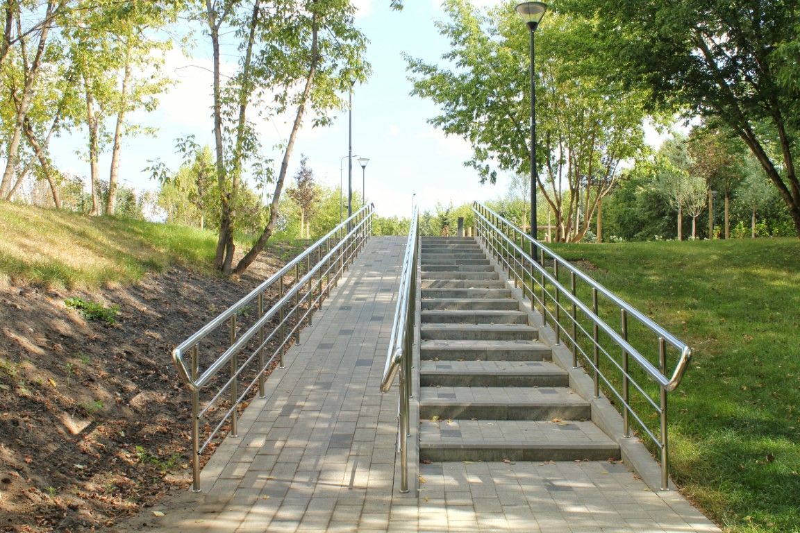 Wheelchair and stroller-friendly park entrance in Derby, KS